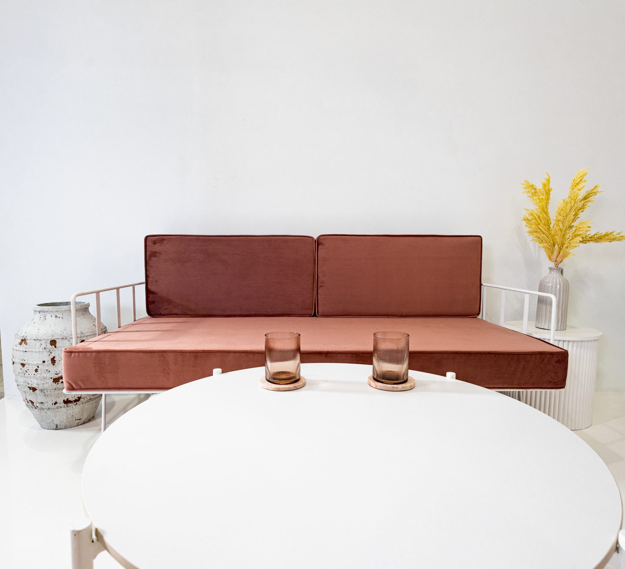 Pink Swift Lounge -
