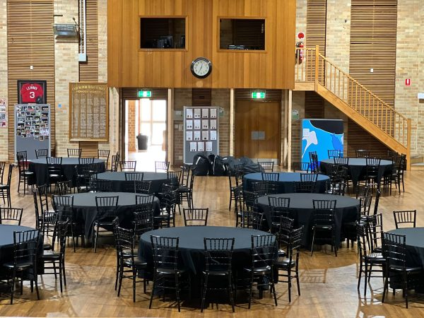 round banquet table with black linen and black tiffany chairs