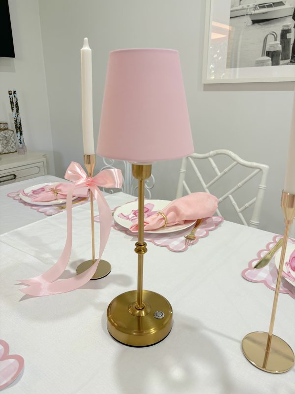 pink themed table decor. pink table lamp